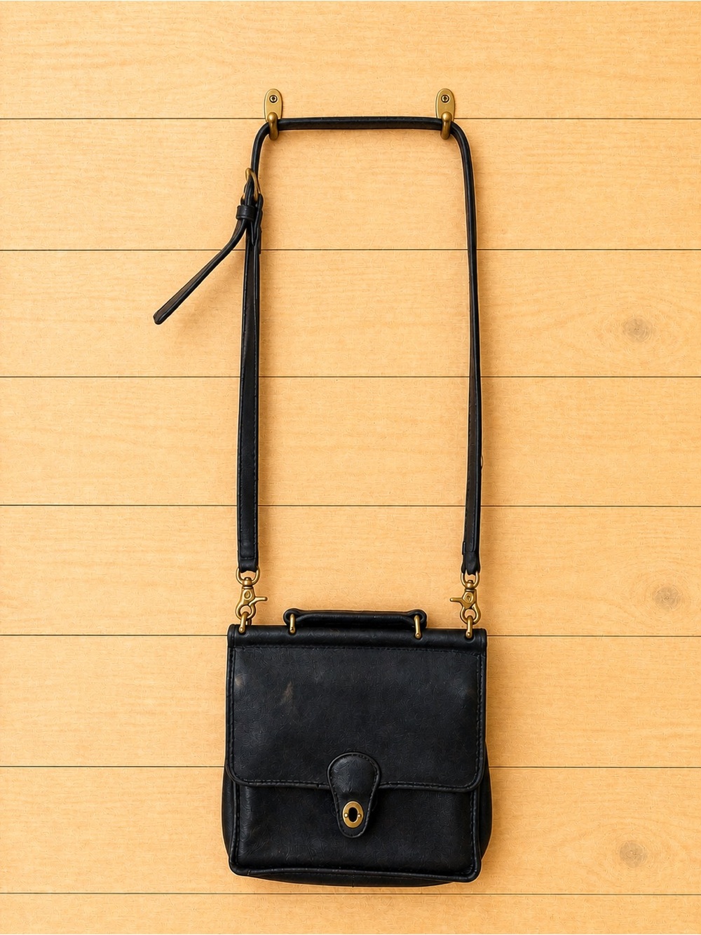 Vintage Coach Black Leather Crossbody Bag | Turnlock Messenger Satchel